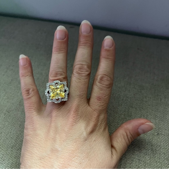 Park Lane Lemontini Ring Size 7 Silver Band Yellow Stone Statement Cocktail - Picture 3 of 4
